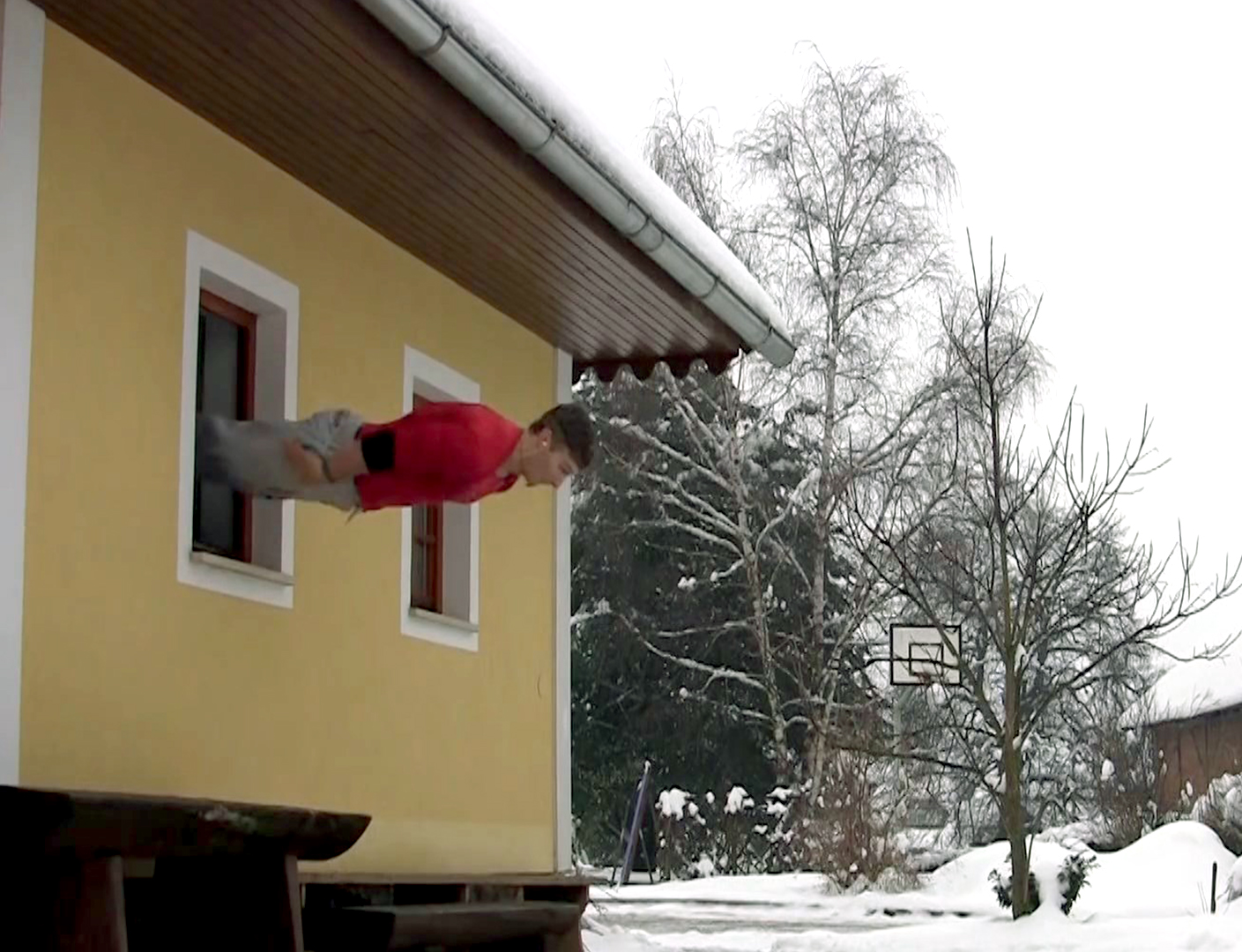 Паркур на крыше. Крыша высотного здания. Прыгать через дом. Прыжки на скакалке скиппинг дети. Мальчик со скакалкой.